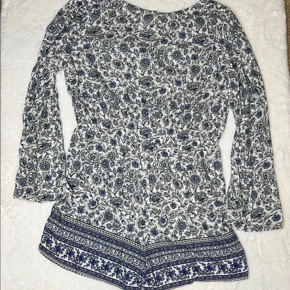 Mudd Floral Bell-Sleeve Romper Size L - Picture 7 of 8